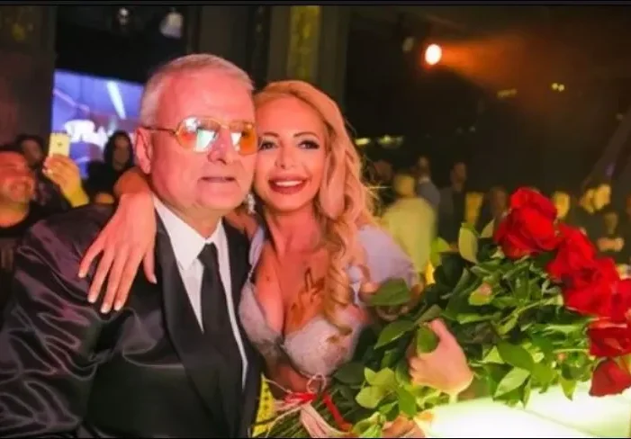 Бившата на Христо Сираков го закичи с шапка от Тайланд