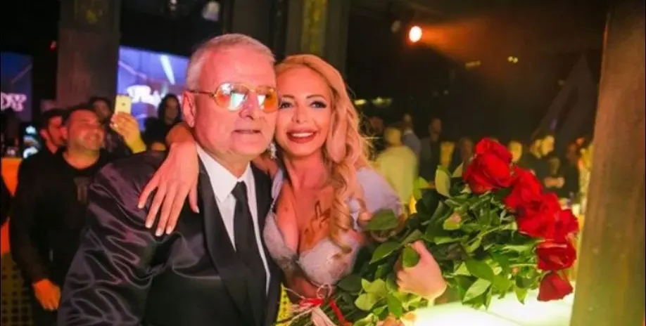 Бившата на Христо Сираков го закичи с шапка от Тайланд