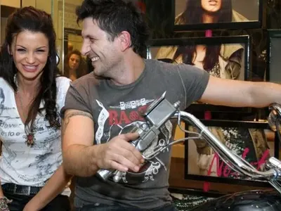 Блатечки тика Диляна в нов сериал (Актьорът упорито бута любовницата си за актриса)