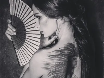 Цеци Красимирова се нашари с татуси