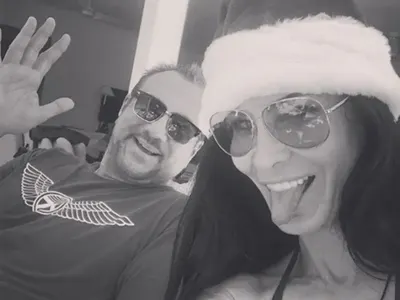 Цеци Красимирова вече е блондинка! Бившата на Самоковеца куфее с новия си съпруг в София (Снимки)