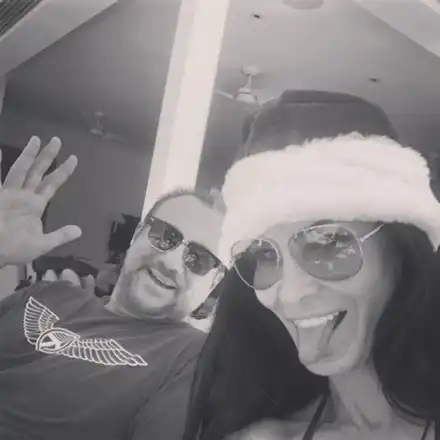 Цеци Красимирова вече е блондинка! Бившата на Самоковеца куфее с новия си съпруг в София (Снимки)