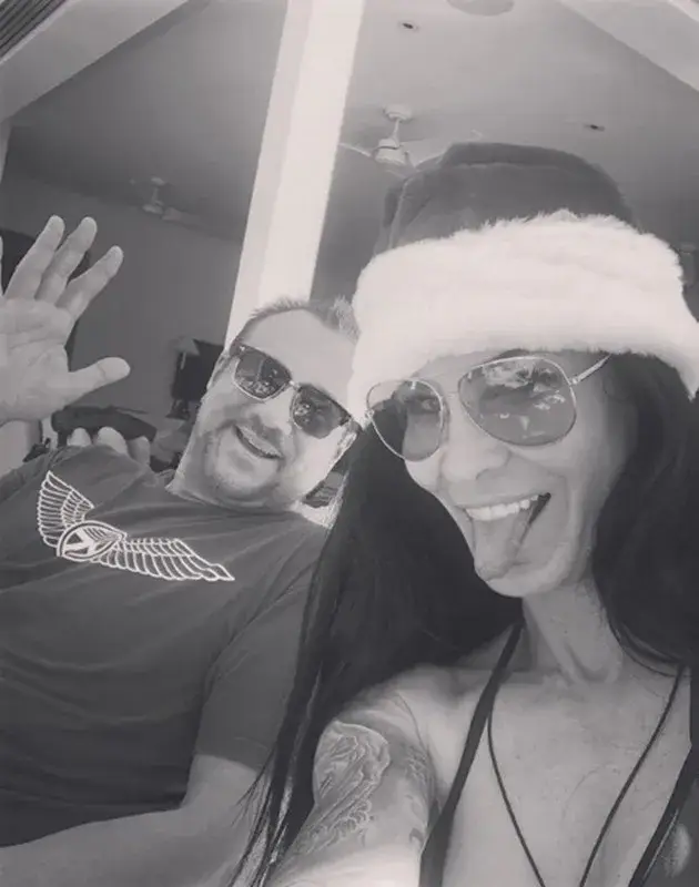 Цеци Красимирова вече е блондинка! Бившата на Самоковеца куфее с новия си съпруг в София (Снимки)