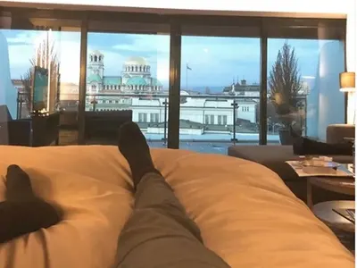 Цеци Красимирова вече е блондинка! Бившата на Самоковеца куфее с новия си съпруг в София (Снимки)