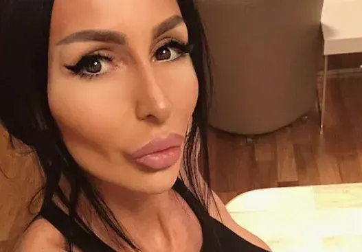Деси Фотосесията обикаля света на аванта