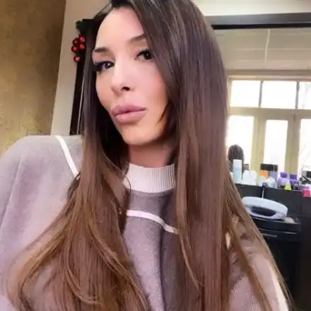 Деси Зидарова е неузнаваема – с нов цвят и устни