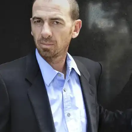 Димитър Маринов втрещи с липса на обноски - мята фасовете си на улицата