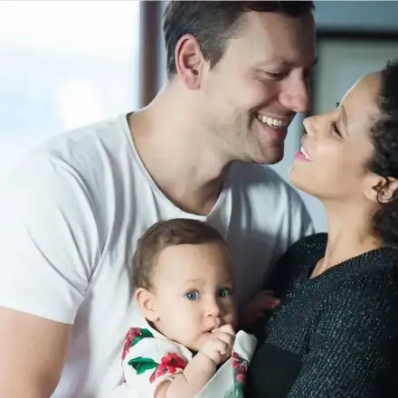 Елизабет на Орлин Павлов проходи