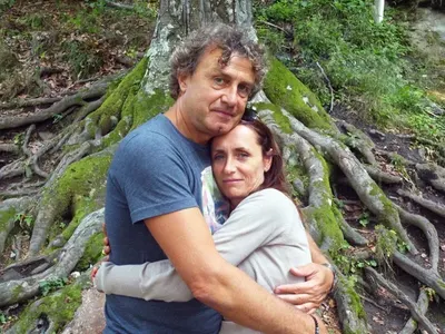 Емил Марков свалил жена си с... мустак!