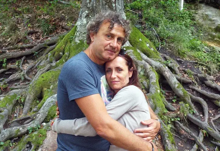 Емил Марков свалил жена си с... мустак!