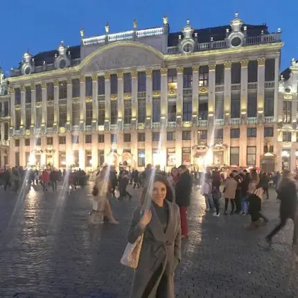 Евродепутат ухажва Ели Гигова (Подробности за връзката им)