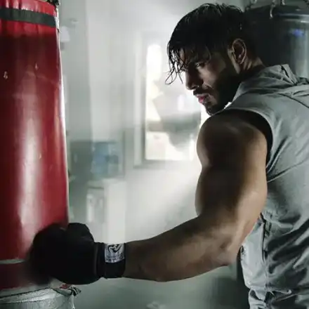 Фики Стораро става боксьор