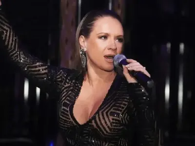 Горчиво! Лора Караджова се сгоди