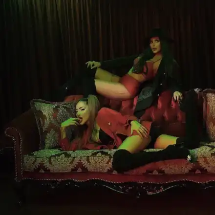 Хитът! Ариа избухна в дует с Алисия! (Новото парче „Кой“ мачка всички наред)