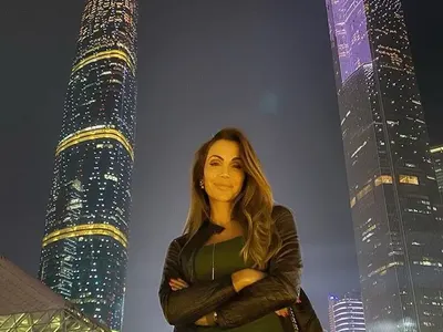 Ивайла Бакалова на шопинг в Китай