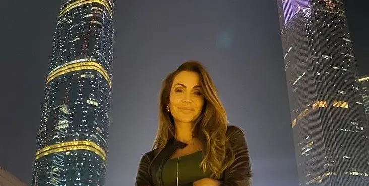 Ивайла Бакалова на шопинг в Китай