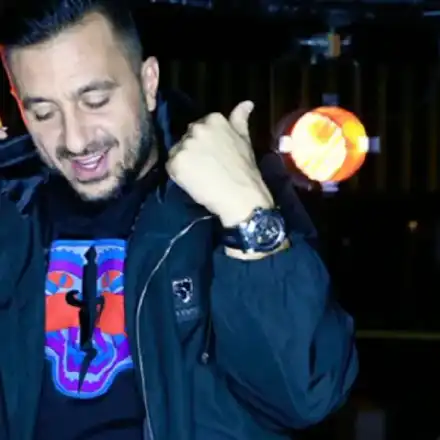 Коцето възроди скандал от 1998 г. с краден текст за песен