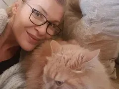 Котката на Гала пак пощуря