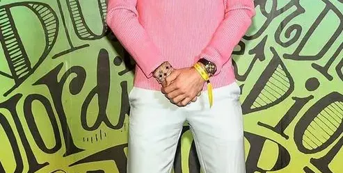 Критикуват Григор заради розовите му дрехи