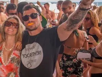 Лора Караджова се сгоди на рождения си ден! Диджея Марсел Рохас я  зарадва с пръстен за 10 бона