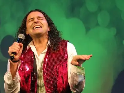 Лорд Евгени Минчев: Преслава като салата „Снежанка, Неделчев объркан в текстилна икебана, частичен „стрийптиз” при Мерил Стрийп и още + СНИМКИ