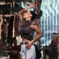 Лорд Евгени Минчев сече предколедно: Пийнала си ножица  крои полата на Джена, естрадата и попфолкът в  моден траур по Коледа и още + снимки