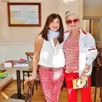 Лорд Евгени Минчев сече предколедно: Пийнала си ножица  крои полата на Джена, естрадата и попфолкът в  моден траур по Коледа и още + снимки