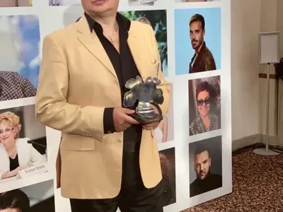 Лорд Евгени Минчев в коледно настроение: Елвира да върне дайрето в косите си, някой да разплете  пуловера на Галин, Весна се весна цяла в гердани и още + СНИМКИ