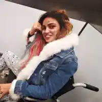 Марешка с патерици след катастрофата