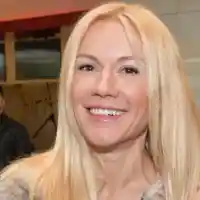 Мария Игнатова заработва като моделка (40-годишната блондинка търси доходи след краха на ТВ кариерата си)