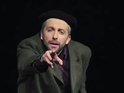 Мариус слиза от сцената