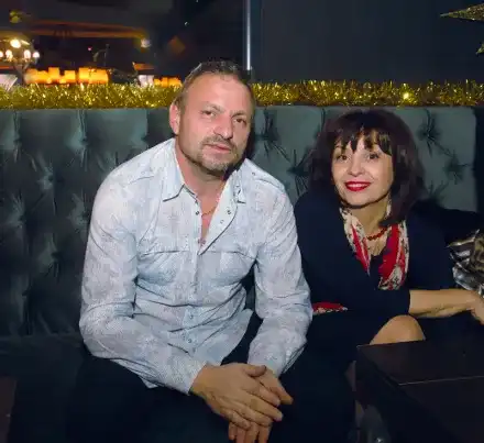 Миглена Ангелова в Париж с гаджето си