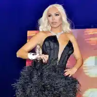 Мис Плеймейт стана за смях