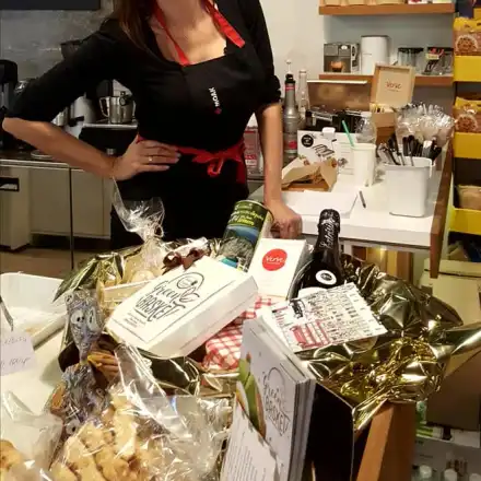 Мисис България Яна Средкова ще стопли сърцата на възрастни хора в нужда