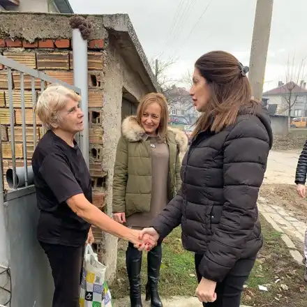 Мисис България подари вечеря на пенсионери