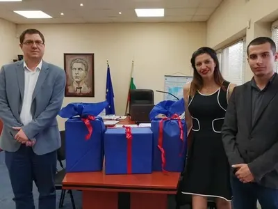 Мисис България подари вечеря на пенсионери