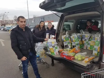 Мисис България подари вечеря на пенсионери