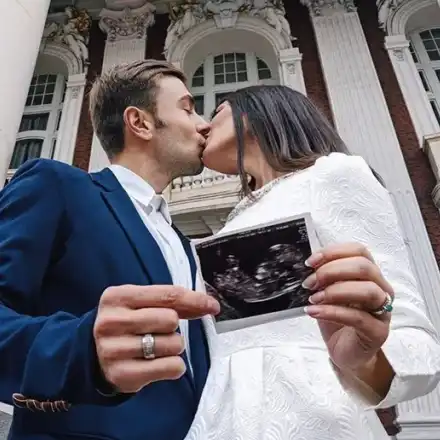 Най-красивата полицайка очаква бебе