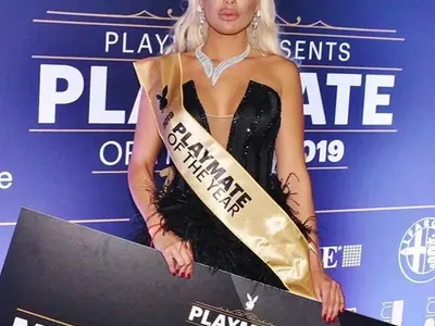 Новата Мис Плеймейт е истинска красавица… преди операциите (Стари снимки)