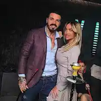 О, суета! Благо Джизъса си боядисва брадата