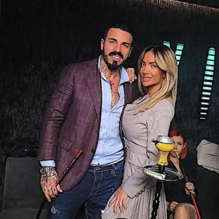 О, суета! Благо Джизъса си боядисва брадата