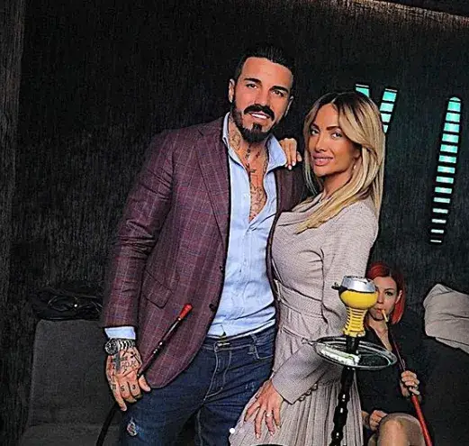 О, суета! Благо Джизъса си боядисва брадата