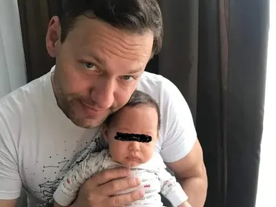 Орлин Павлов стана баща под чехъл, броди с торбички под очите от недоспиване