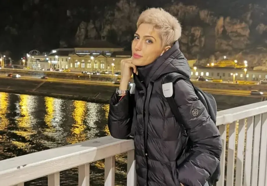 Ромина Андонова се офъка късо