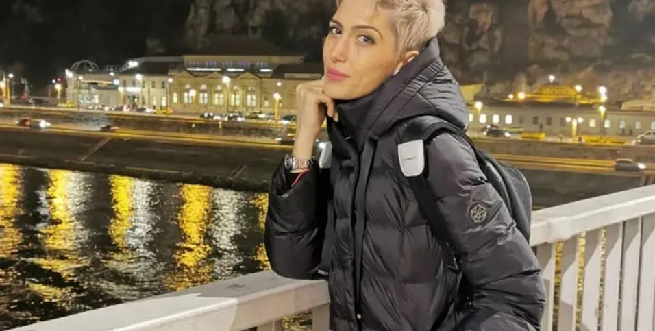 Ромина Андонова се офъка късо