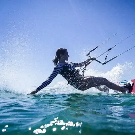 Сани Жекова кара сърф в Африка