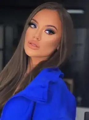 Щерката на Анелия става художник