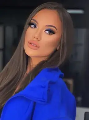 Щерката на Анелия става художник