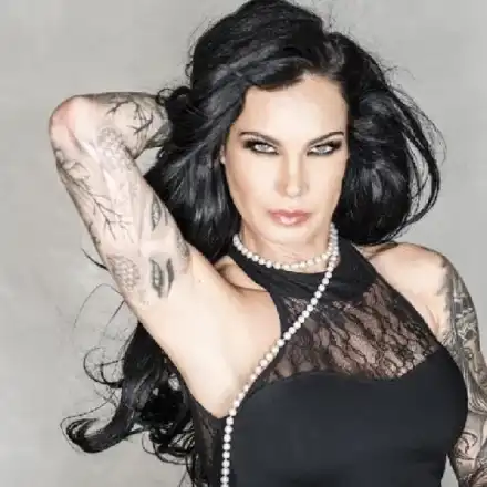 Щерката на Цеци Красимирова с дял в бизнес с диамани (Вижте щедрия дар на пастрока й Струмейтис)