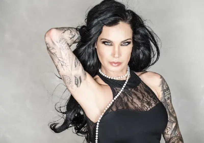 Щерката на Цеци Красимирова с дял в бизнес с диамани (Вижте щедрия дар на пастрока й Струмейтис)